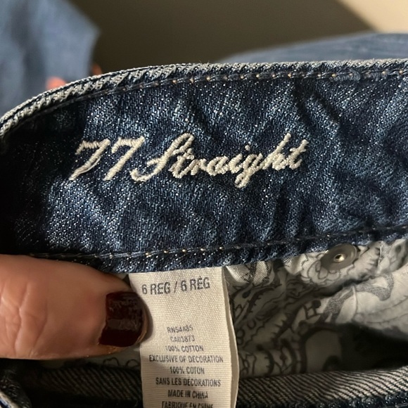 AMERICAN EAGLE Medium Wash 77 Straight Low Rise Distressed Jeans, Size 6, GUC. - Picture 4 of 8